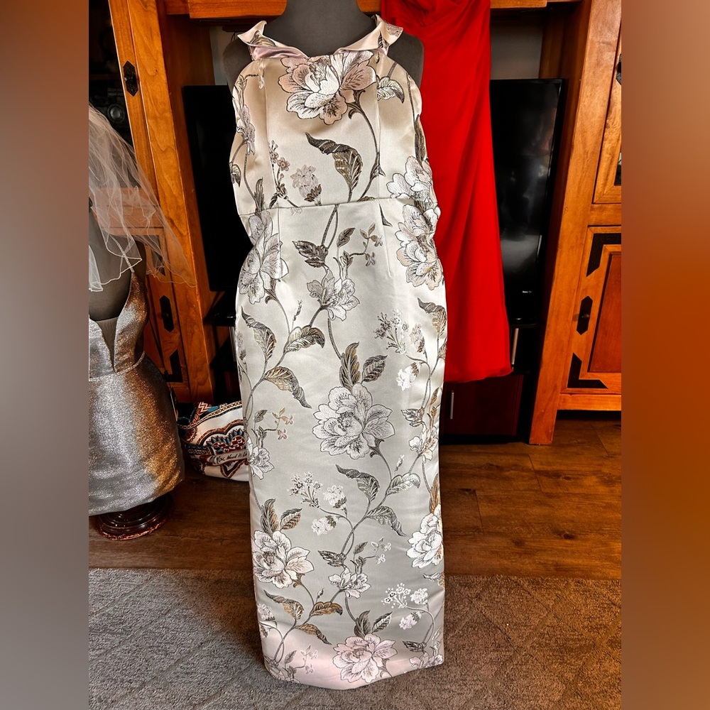 Floral Jacquard Sheath Dress in Silver-Gray- Repair Project (zipper)